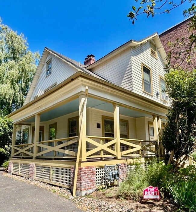 2023 NW Kearney St in Portland, OR - Foto de edificio - Building Photo