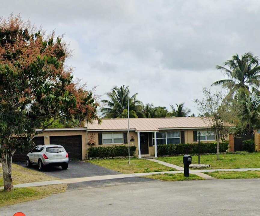 5958-5958 Cypress Ct in West Palm Beach, FL - Building Photo