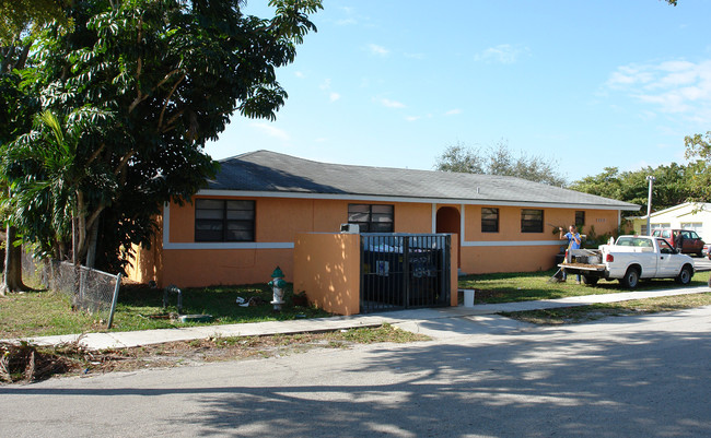 2462 Pierce St in Hollywood, FL - Building Photo - Building Photo