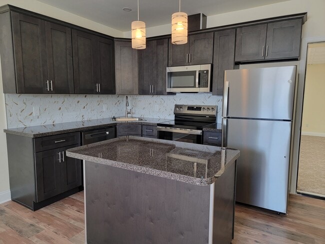 71 Bellevue Ave, Unit D