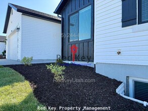 1132 High Plns Dr in Grantsville, UT - Building Photo - Building Photo