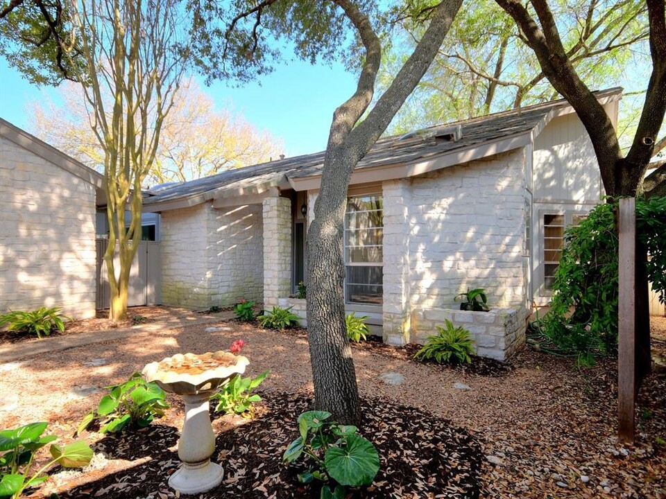 6004 Gardenridge Hollow in Austin, TX - Building Photo