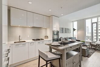 901-910 10 Ave SW in Calgary, AB - Building Photo - Building Photo