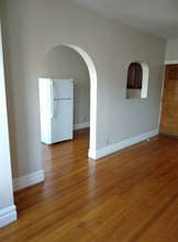 1145 W Morse Ave, Unit 205 in Chicago, IL - Building Photo - Building Photo