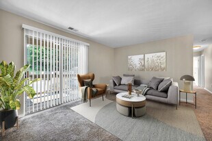 Northwoods East in Middletown, CT - Building Photo