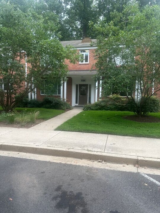10309 Montrose Ave in Bethesda, MD - Building Photo