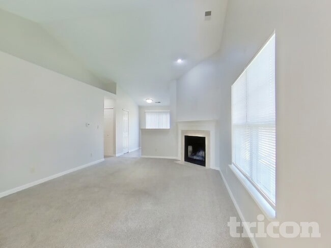 5260 Pin Oak Dr in Indianapolis, IN - Building Photo - Building Photo