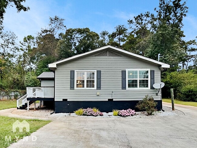 property at 710 Bluebird Dr SE