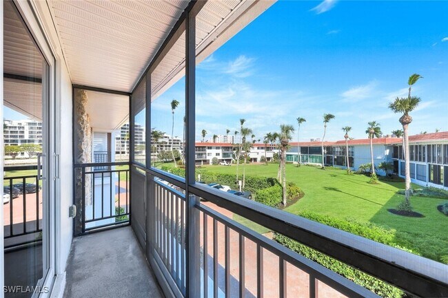 property at 2211 Gulf Shore Blvd N