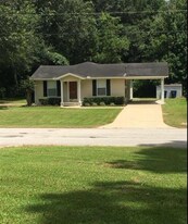 739 Knupple Rd in Silsbee, TX - Building Photo