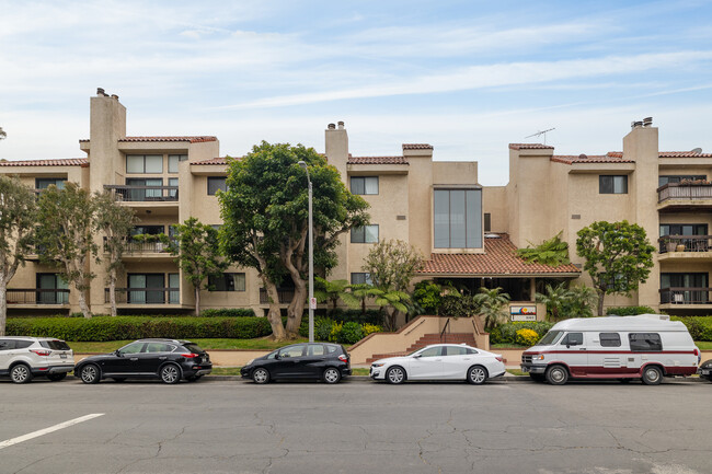 Pacific Club in Playa Del Rey, CA - Building Photo - Building Photo