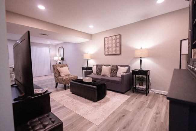 9220 Weathersfield Dr in Linton Hall, VA - Building Photo - Building Photo