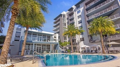 LaVida Apartments in Miami, FL - Building Photo - Building Photo