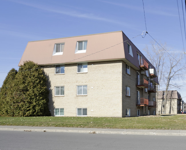 1077 McTavish Rue in Terrebonne, QC - Building Photo - Building Photo