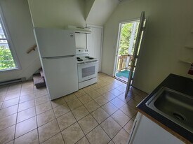 134 E College Ave in Frostburg, MD - Building Photo