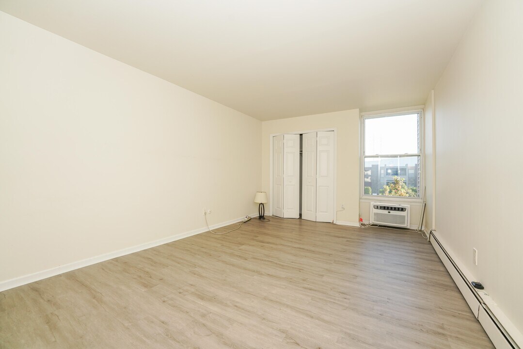 1 River Rd, Unit 3G in Nutley, NJ - Building Photo