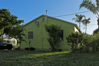 424 Valley Forge Rd in West Palm Beach, FL - Building Photo - Building Photo