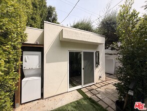 1162 N Poinsettia Pl in West Hollywood, CA - Building Photo - Building Photo