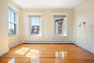 28 Chestnut St in Boston, MA - Building Photo - Building Photo