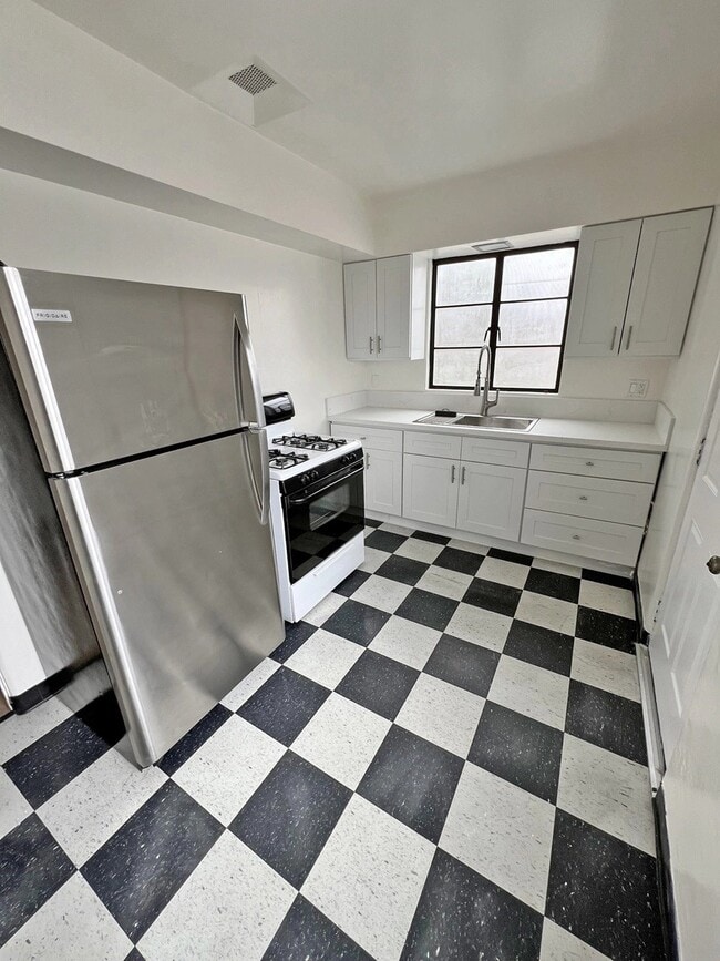 2564 W 5th St, Unit 2562