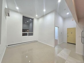 71-59 160th St in Queens, NY - Building Photo - Building Photo