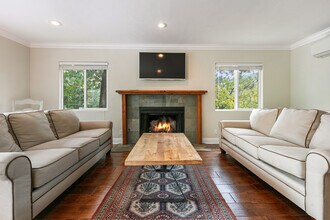 27687 N Bay Rd in Lake Arrowhead, CA - Building Photo - Building Photo