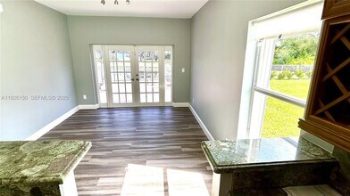 17011 NW 13th St in Pembroke Pines, FL - Foto de edificio - Building Photo