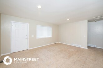 8563 Dover Ct in Arvada, CO - Foto de edificio - Building Photo