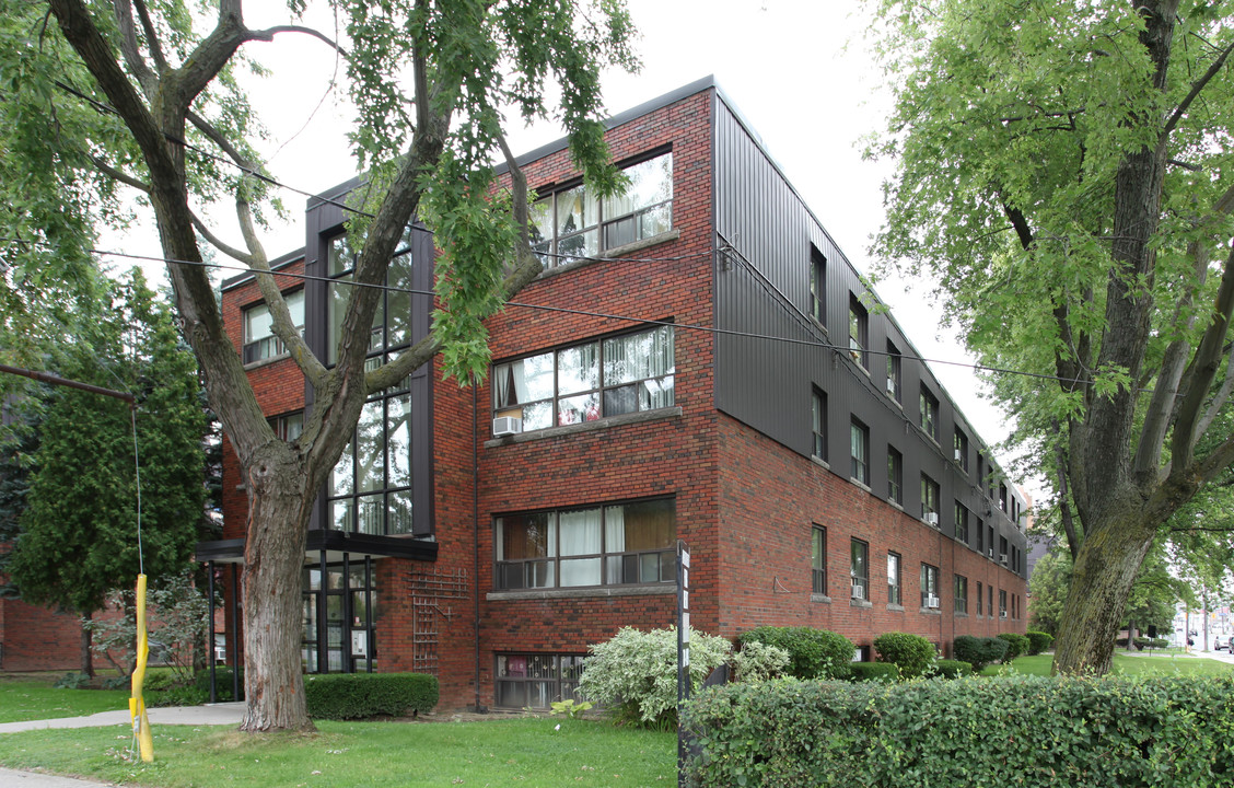 46 Saranac Blvd in Toronto, ON - Building Photo