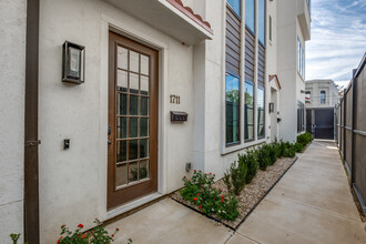 1711 Novela Way in Dallas, TX - Building Photo - Building Photo