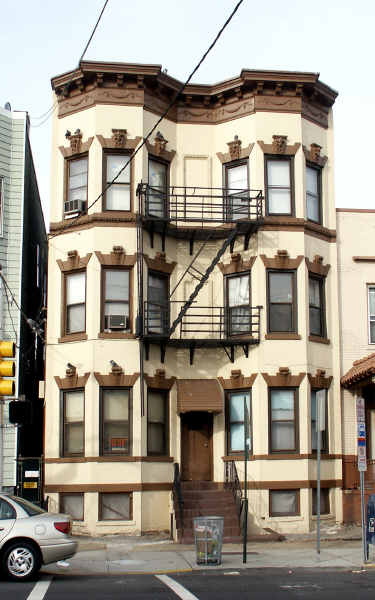 1713 Palisade Ave in Union City, NJ - Foto de edificio - Building Photo