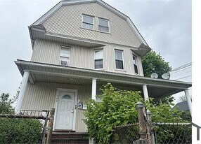 149 Washburn Ave in Freeport, NY - Building Photo