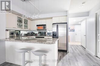 140 Simcoe St in Toronto, ON - Building Photo - Building Photo