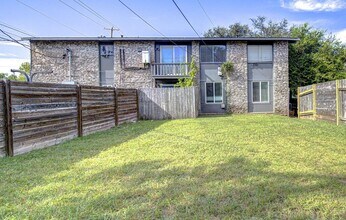 2506 Manor Cir in Austin, TX - Building Photo - Building Photo