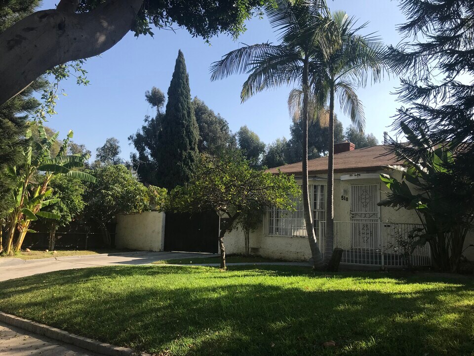 518 W 121st St, Unit 516 in Los Angeles, CA - Building Photo