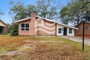 2520 Stonehenge Dr in Cayce, SC - Building Photo