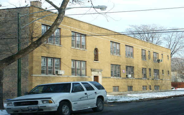 5838 W Altgeld St in Chicago, IL - Building Photo