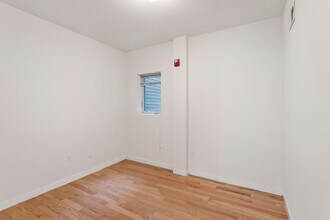 526 S 13th St, Unit A in Philadelphia, PA - Foto de edificio - Building Photo