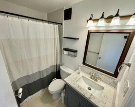 5122 Likini St in Honolulu, HI - Building Photo - Building Photo