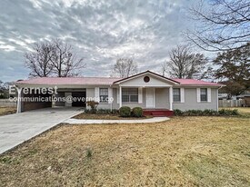 1824 Maplecrest Ln in Fultondale, AL - Building Photo