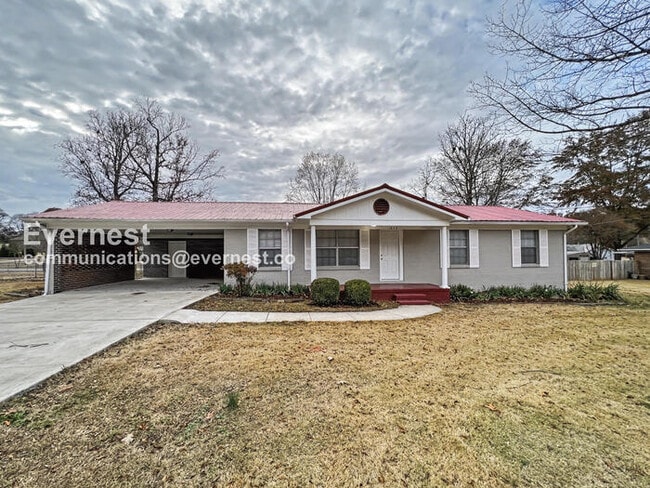 property at 1824 Maplecrest Ln