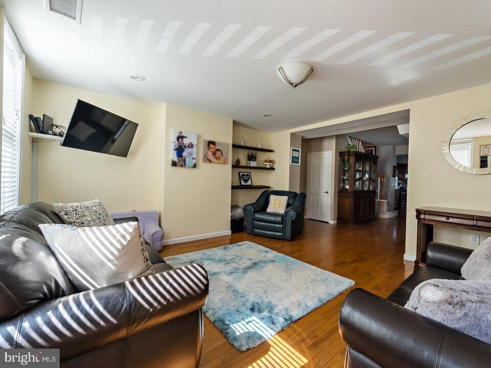 1025 E Columbia Ave in Philadelphia, PA - Building Photo