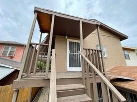 1517 Garcia St in Laredo, TX - Building Photo