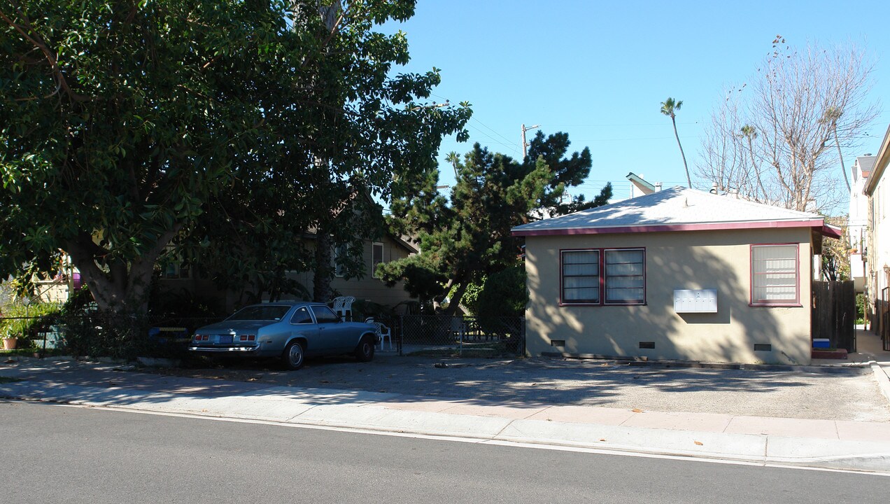 111-115 14th St in Seal Beach, CA - Building Photo