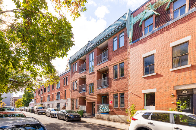 467 Saint-Louis Rue in Montréal, QC - Building Photo - Primary Photo