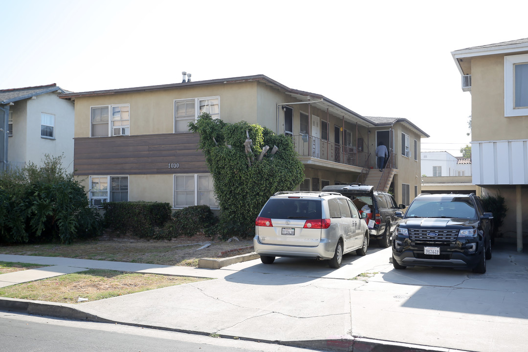 1030 S Holt Ave in Los Angeles, CA - Building Photo