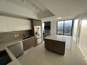 5300 Paseo Blvd in Doral, FL - Building Photo - Building Photo