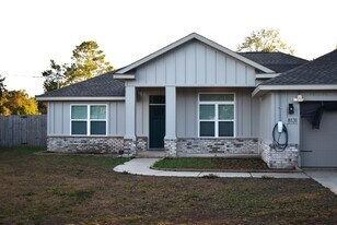 8131 Toledo St in Navarre, FL - Building Photo
