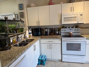 12122 SW 2nd St in Pembroke Pines, FL - Building Photo - Building Photo