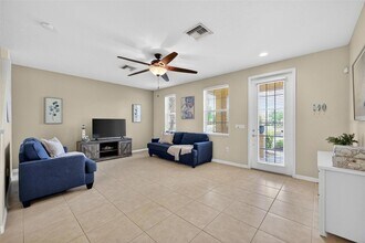 3736 82nd Ave Cir E in Sarasota, FL - Foto de edificio - Building Photo